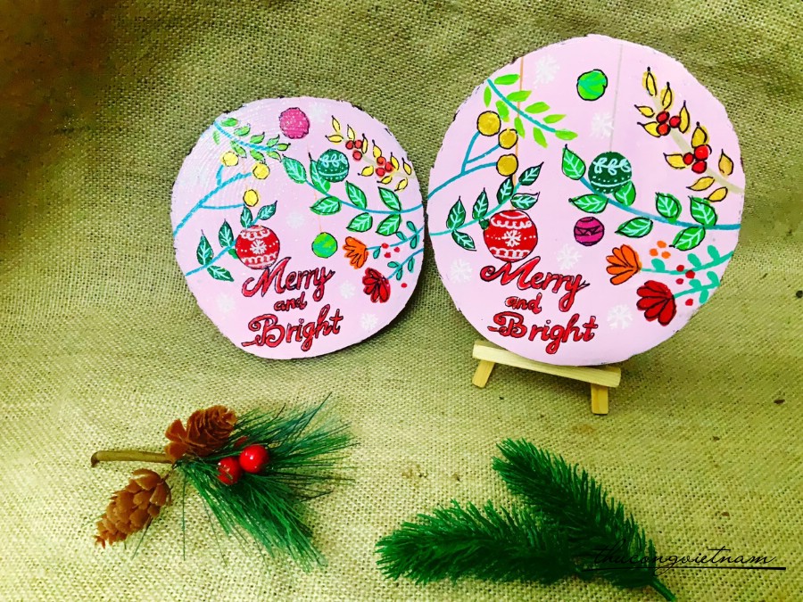 Khoanh Gỗ Vẽ Tay 12-14cm Có Giá Đỡ- Merry and Bright